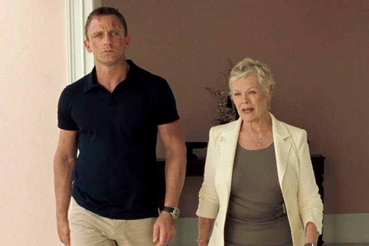 Bond and M in the Bahamas in Casino Royale